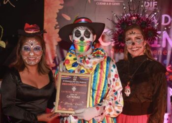 Exitosa Cena de Catrinas del Sistema DIF Isla Mujeres en apoyo al programa Una Luz de Corazón