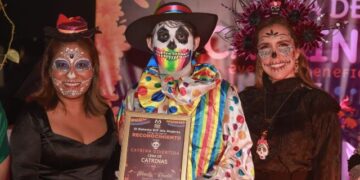 Exitosa Cena de Catrinas del Sistema DIF Isla Mujeres en apoyo al programa Una Luz de Corazón