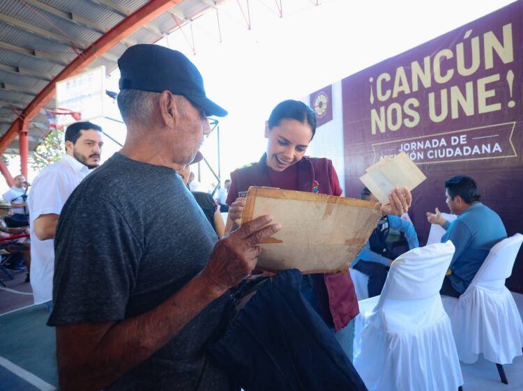 Facilita Ana Paty Peralta regularización de documentos en Jornadas de Atención Ciudadana