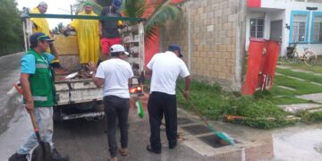 Intenso Trabajo para mantener en funcionamiento la red de pozos pluviales en Puerto Morelos