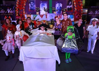 Isla Mujeres celebra la “Noche de Calaveritas” en el festival “Luz y Vida, entre Vivos y Muertos 2023”