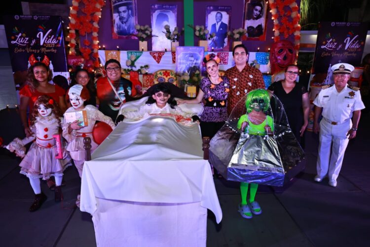 Isla Mujeres celebra la “Noche de Calaveritas” en el festival “Luz y Vida, entre Vivos y Muertos 2023”