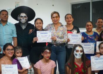 Lili Campos respalda a juventud de Puerto Aventuras