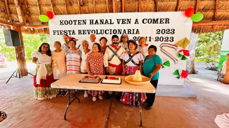 Organizan a adultos mayores de Puerto Morelos fiesta revolucionaria