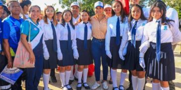 Realizan desfile revolucionario en Puerto Aventuras