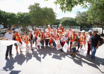 Regresa Ana Paty Peralta a la Sm 227 y cumple con mejoramiento de parque