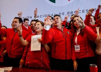 Se convierte Gálvez en precandidata del PRI y PRD