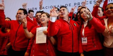 Se convierte Gálvez en precandidata del PRI y PRD