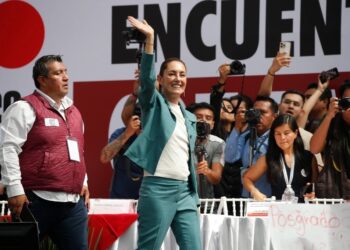 Sheinbaum a Ebrard en Morena una sola fuerza