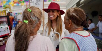 Rinde Marybel Villegas informe legislativo a vecinos de la región 100 de Cancún