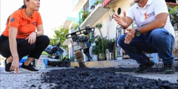 Gobierno de Atenea Gómez fortalece los trabajos de bacheo en Isla Mujeres