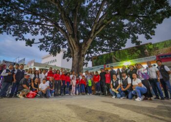 En Cancún, Ana Paty Peralta destaca el cuidado del medio ambiente y la flora en espacios públicos