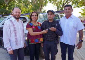 Entrega Mara Lezama patrullas para la seguridad en Bacalar en beneficio de la ciudadanía