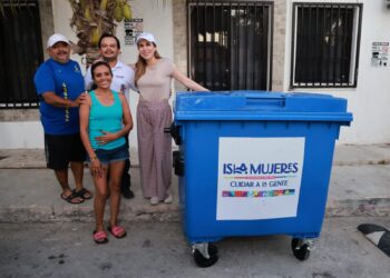 Atenea Gómez mantiene cercanía con los isleños con programa ‘Caminando en tu colonia’