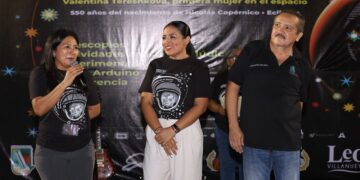 Felicita Blanca Merari a alumnos del Cobach por nueva edición de la “Noche de las Estrellas”
