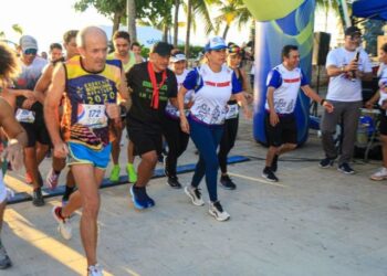 Fomenta Lili Campos deporte inclusivo con carrera en Playa del Carmen