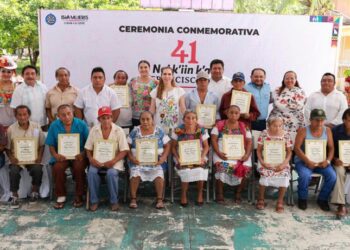 Atenea Gómez preside ceremonia por aniversario de la fundación de Francisco May