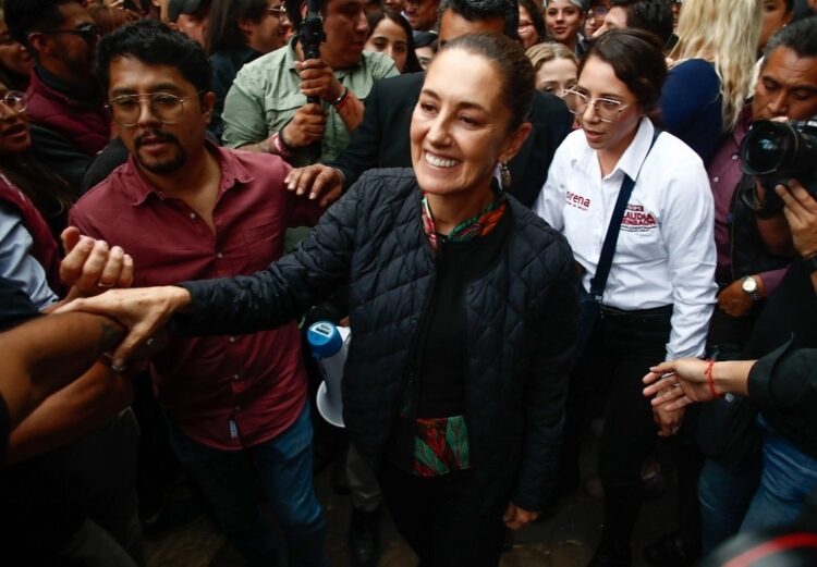 Se compromete Sheinbaum a continuar con pensión para adultos mayores