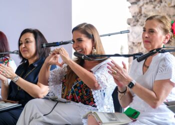 Encabezan Mara Lezama y Beatriz Gutiérrez Müller Fandango por la Lectura en Bacalar