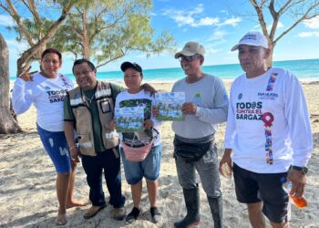 Gobierno de Isla Mujeres realiza jornada de limpieza en Isla Blanca