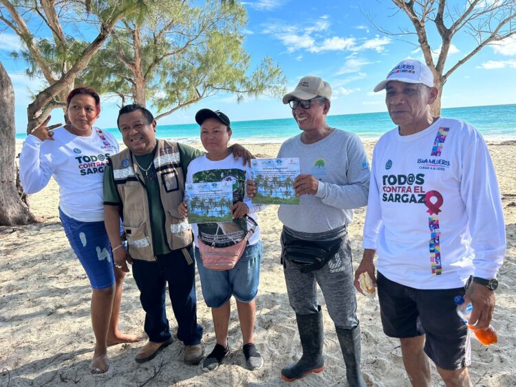 Gobierno de Isla Mujeres realiza jornada de limpieza en Isla Blanca