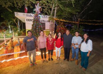 Enciende Blanca Merari Árbol Navideño en Central Vallarta
