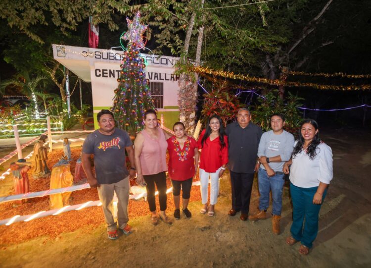 Enciende Blanca Merari Árbol Navideño en Central Vallarta