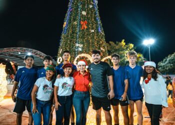 Lili Campos enciende la navidad en Puerto Aventuras