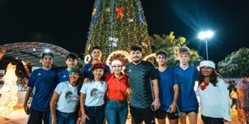 Lili Campos enciende la navidad en Puerto Aventuras