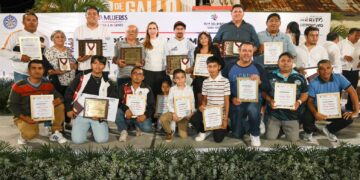 Atenea Gómez entrega la Medalla al Mérito Deportivo “Hugo Ravell Magaña”
