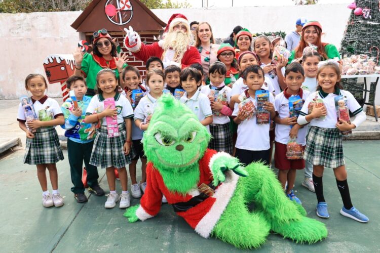 Atenea Gómez continúa dibujando sonrisas en los rostros de las niñas y niños de Isla Mujeres