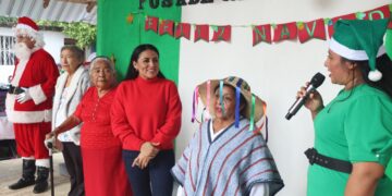 Ofrece Blanca Merari desayuno navideño a los adultos mayores de Leona Vicario