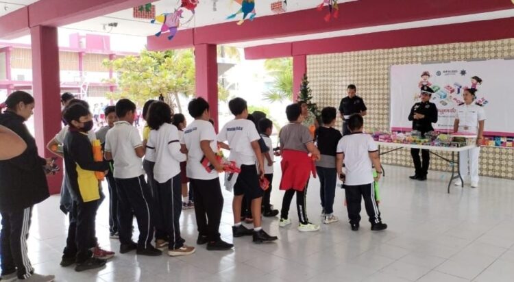 Arranca el programa "Juguetes por la Paz" en Isla Mujeres