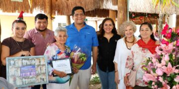 Festejo navideño en el Club del Adulto Mayor de Playa del Carmen