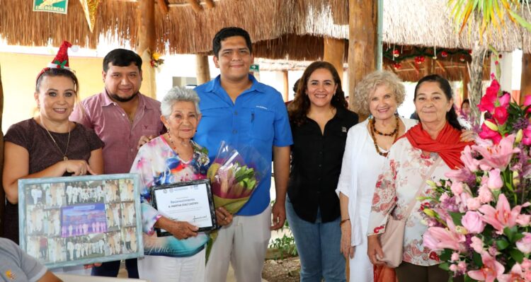 Festejo navideño en el Club del Adulto Mayor de Playa del Carmen