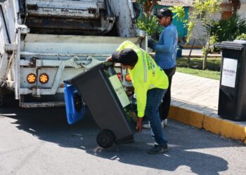 Servicios Públicos invita a la comunidad a mantener limpia Isla Mujeres en esta temporada decembrina
