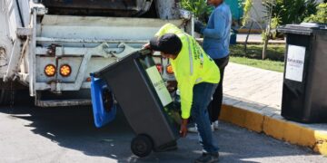 Servicios Públicos invita a la comunidad a mantener limpia Isla Mujeres en esta temporada decembrina