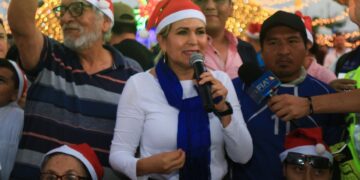 Inaugura Lili Campos villa navideña en Playa del Carmen