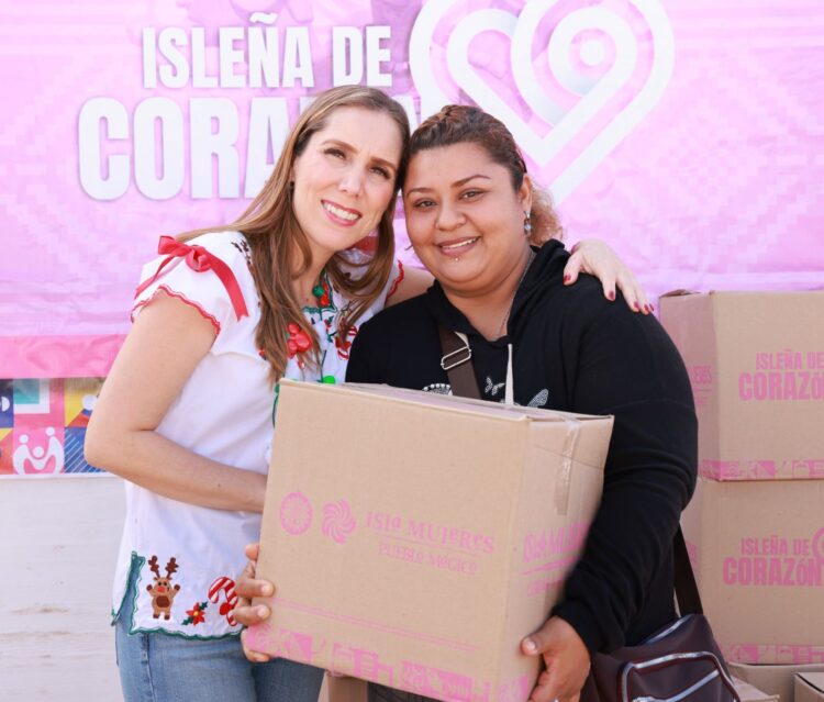 Atenea Gómez entrega apoyos alimentarios del programa ‘Isleña de Corazón’