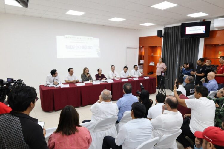 reestablece Ana Paty Peralta tarjetón turístico en Cancún