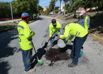 Gobierno de Isla Mujeres avanza en los trabajos de bacheo