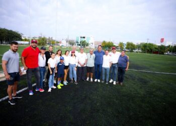 Ana Paty Peralta supervisa avance del 80% en canchas de la Sm. 21
