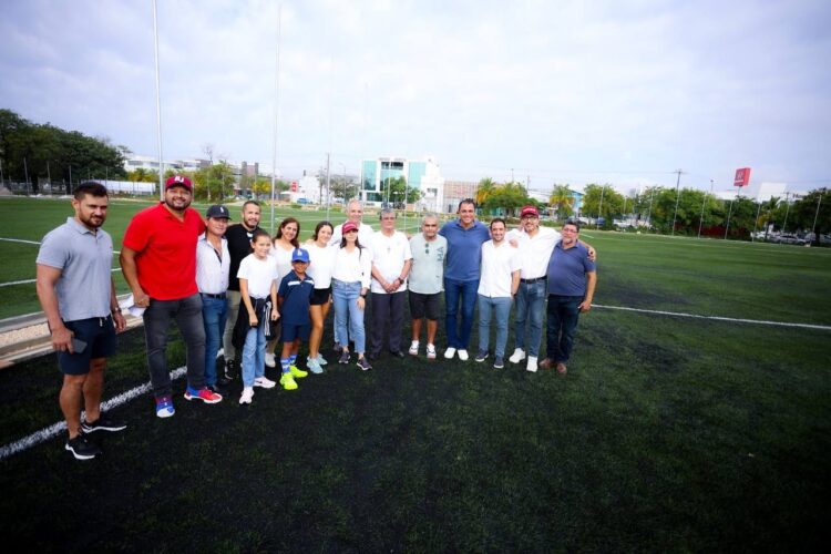 Ana Paty Peralta supervisa avance del 80% en canchas de la Sm. 21
