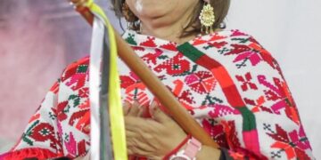 ¡No solo Sheinbaum! Xóchitl Gálvez recibe bastón de mando en San Luis Potosí