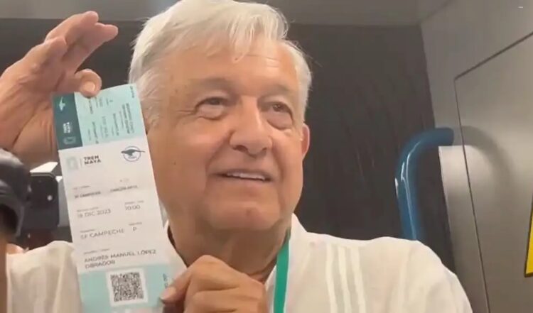 AMLO comparte con reporteros primer recorrido del Tren Maya