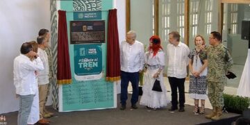 Con develación de placa AMLO inaugura primera etapa de Tren Maya