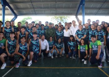 Reconoce gobierno de Ana Paty Peralta e incentiva a jóvenes universitarios