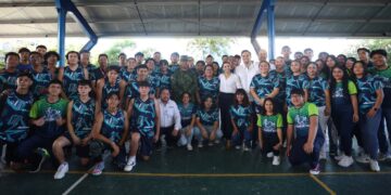 Reconoce gobierno de Ana Paty Peralta e incentiva a jóvenes universitarios