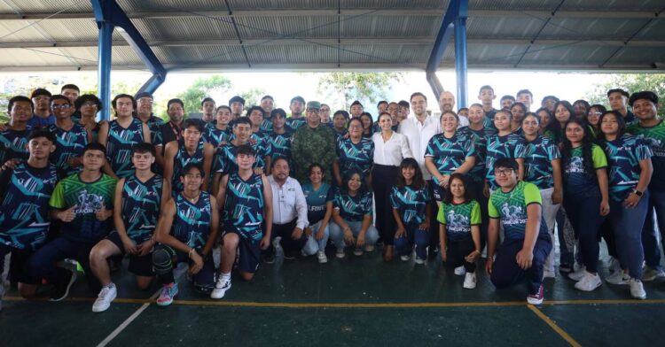 Reconoce gobierno de Ana Paty Peralta e incentiva a jóvenes universitarios