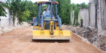 Familias cancunenses felices por el progreso en las obras de su colonia